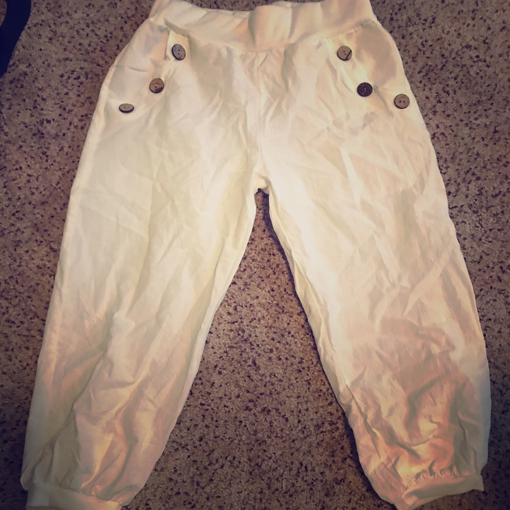 White stretchy crop pants
